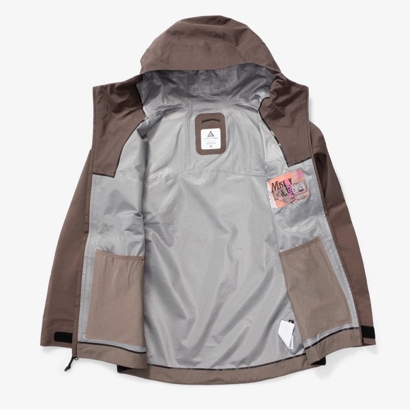 Nike ACG Brown and Tan Windbreaker Jacket - Picture 2 of 6